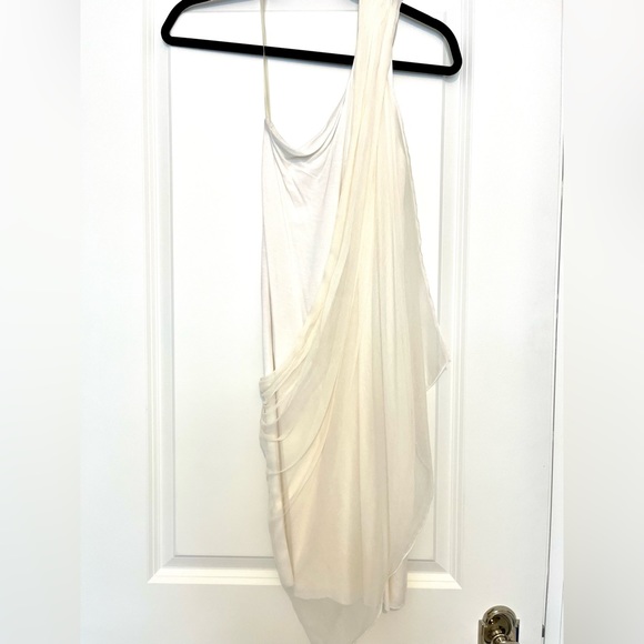 Beautiful one shoulder white dress - size xs - Picture 2 of 3